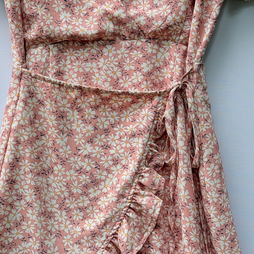 Petal + Pup Women 4 US Floral Mini Dress Pink White Short Sleeve Ruffle Wrap NEW - Picture 3 of 8